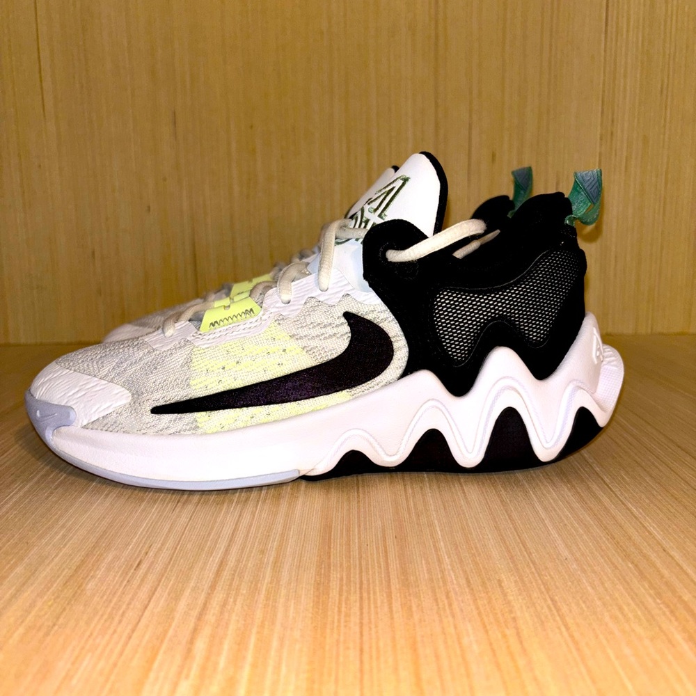 SOLD!!!!Nike Giannis Immortality 2 Basketball Shoes